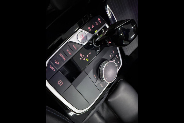 BMW X3 XDrive30e M-SPORT PANO/LEDER/H-UP/360CAM/M-STOELEN/SFEERVERL/CARPLAY///