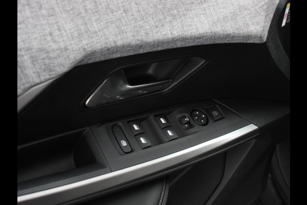 Peugeot 5008 1.2 Hybrid 145pk Automaat Allure 7p Navigatie Apple Carplay Android Auto Camera Climate control Dab Led Keyless start Lichtmetalen Velgen Parkeer sensoren