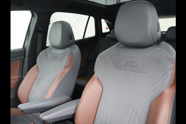 Volkswagen ID.4 First Max 77 kWh | SOH 91,7% | Memory | Panoramadak | Half leder | Head-up | Stoelverwarming | Adaptive cruise | Lane assist | Sfeerverlichting | Carplay | 360 camera | Elektrische achterklep