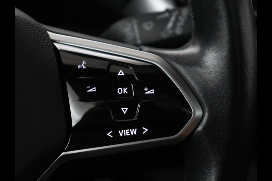 Volkswagen ID.4 First Max 77 kWh | SOH 91,7% | Memory | Panoramadak | Half leder | Head-up | Stoelverwarming | Adaptive cruise | Lane assist | Sfeerverlichting | Carplay | 360 camera | Elektrische achterklep