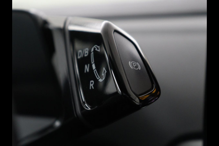 Volkswagen ID.4 First Max 77 kWh | SOH 91,7% | Memory | Panoramadak | Half leder | Head-up | Stoelverwarming | Adaptive cruise | Lane assist | Sfeerverlichting | Carplay | 360 camera | Elektrische achterklep