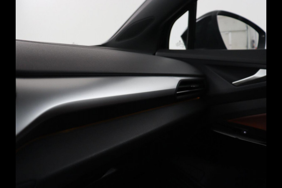Volkswagen ID.4 First Max 77 kWh | SOH 91,7% | Memory | Panoramadak | Half leder | Head-up | Stoelverwarming | Adaptive cruise | Lane assist | Sfeerverlichting | Carplay | 360 camera | Elektrische achterklep