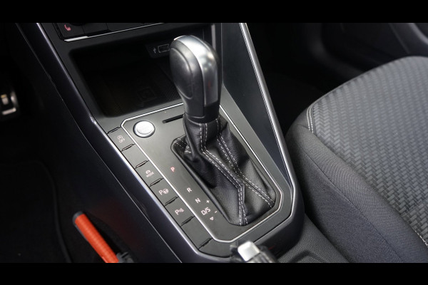 Volkswagen Polo 1.5 TSI R-Line AUTOMAAT|ACC|CAMERA|CARPLAY|DAB|FULL LED|KEYLESS|NAVIGATIE|MODE|PANORAMA|VIRTUEEL