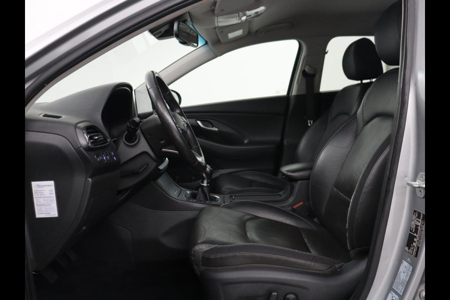 Hyundai i30 Wagon 1.5 T-GDi MHEV Premium | Leder | Stuur/stoel verwarming | Stoel ventilatie | Cruise control | Lane assist | Camera | Park assist | Climate control | Trekhaak