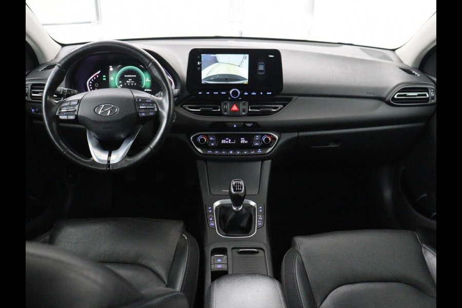 Hyundai i30 Wagon 1.5 T-GDi MHEV Premium | Leder | Stuur/stoel verwarming | Stoel ventilatie | Cruise control | Lane assist | Camera | Park assist | Climate control | Trekhaak