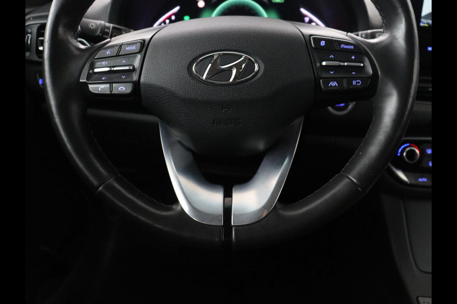 Hyundai i30 Wagon 1.5 T-GDi MHEV Premium | Leder | Stuur/stoel verwarming | Stoel ventilatie | Cruise control | Lane assist | Camera | Park assist | Climate control | Trekhaak