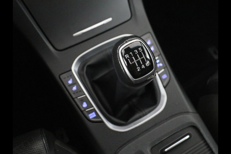 Hyundai i30 Wagon 1.5 T-GDi MHEV Premium | Leder | Stuur/stoel verwarming | Stoel ventilatie | Cruise control | Lane assist | Camera | Park assist | Climate control | Trekhaak