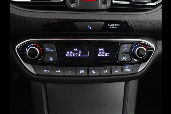 Hyundai i30 Wagon 1.5 T-GDi MHEV Premium | Leder | Stuur/stoel verwarming | Stoel ventilatie | Cruise control | Lane assist | Camera | Park assist | Climate control | Trekhaak
