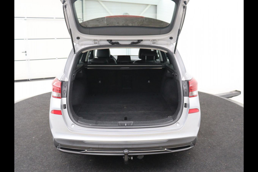 Hyundai i30 Wagon 1.5 T-GDi MHEV Premium | Leder | Stuur/stoel verwarming | Stoel ventilatie | Cruise control | Lane assist | Camera | Park assist | Climate control | Trekhaak