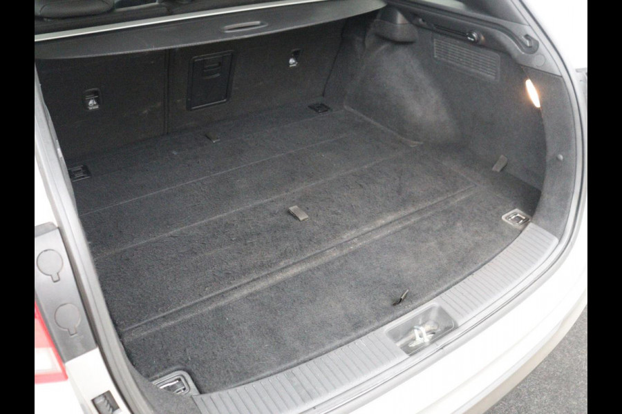 Hyundai i30 Wagon 1.5 T-GDi MHEV Premium | Leder | Stuur/stoel verwarming | Stoel ventilatie | Cruise control | Lane assist | Camera | Park assist | Climate control | Trekhaak