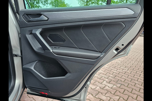 Volkswagen Tiguan 2.0 TSI 4MOTION 220PK R-Line | Pano | HUD | Dynaudio | Leder | Stoelverwarming | 360 camera | Lane/Park/Light Assist |  Vol |