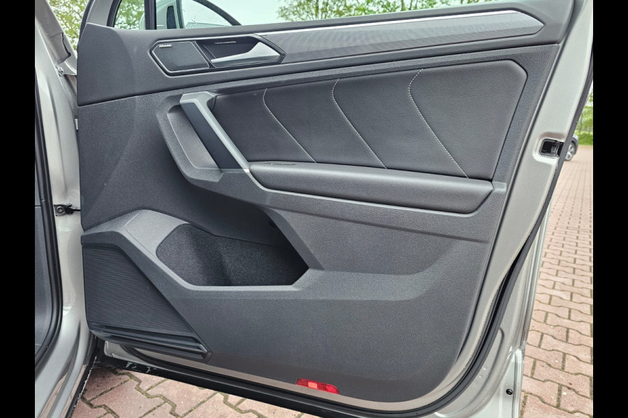 Volkswagen Tiguan 2.0 TSI 4MOTION 220PK R-Line | Pano | HUD | Dynaudio | Leder | Stoelverwarming | 360 camera | Lane/Park/Light Assist |  Vol |
