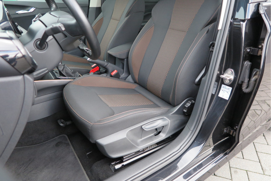 Škoda Fabia 1.0 TSI 81kw 110pk DSG Business Edition Virtual cockpit,DAB+ , PDC, Navi via Carplay , LMV ,Led, Nieuwe APK