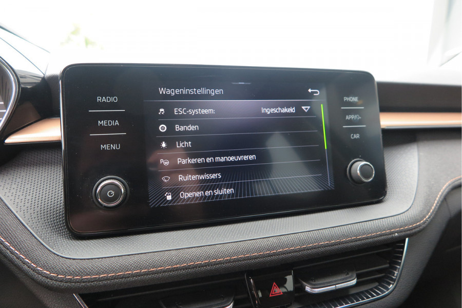 Škoda Fabia 1.0 TSI 81kw 110pk DSG Business Edition Virtual cockpit,DAB+ , PDC, Navi via Carplay , LMV ,Led, Nieuwe APK