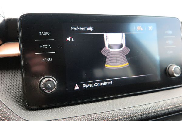 Škoda Fabia 1.0 TSI 81kw 110pk DSG Business Edition Virtual cockpit,DAB+ , PDC, Navi via Carplay , LMV ,Led, Nieuwe APK