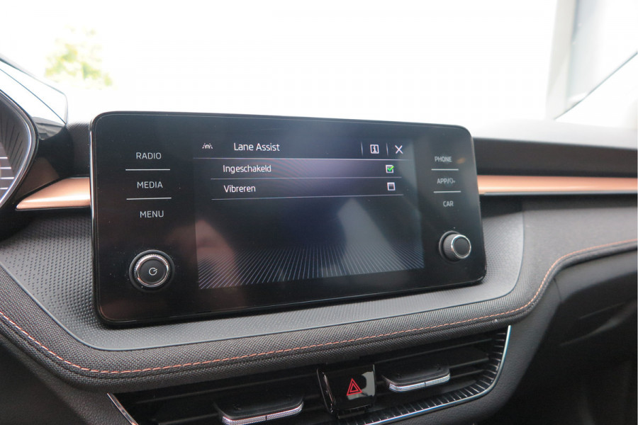 Škoda Fabia 1.0 TSI 81kw 110pk DSG Business Edition Virtual cockpit,DAB+ , PDC, Navi via Carplay , LMV ,Led, Nieuwe APK