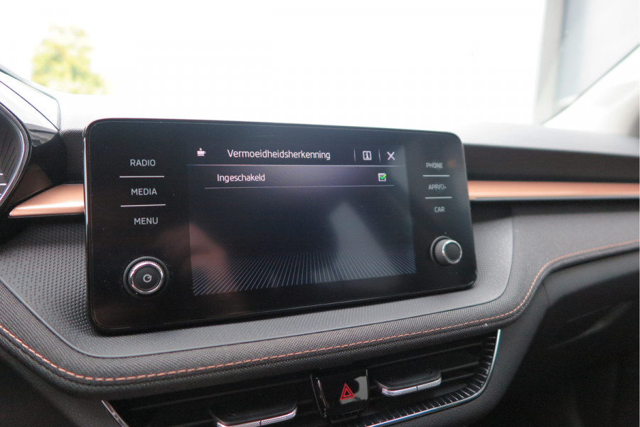 Škoda Fabia 1.0 TSI 81kw 110pk DSG Business Edition Virtual cockpit,DAB+ , PDC, Navi via Carplay , LMV ,Led, Nieuwe APK