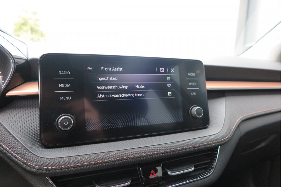 Škoda Fabia 1.0 TSI 81kw 110pk DSG Business Edition Virtual cockpit,DAB+ , PDC, Navi via Carplay , LMV ,Led, Nieuwe APK