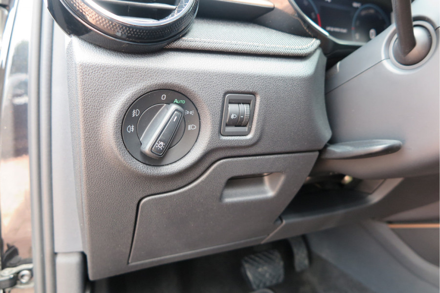 Škoda Fabia 1.0 TSI 81kw 110pk DSG Business Edition Virtual cockpit,DAB+ , PDC, Navi via Carplay , LMV ,Led, Nieuwe APK