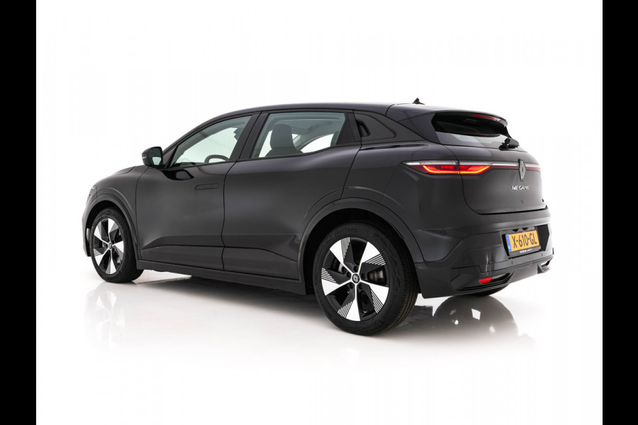 Renault Mégane E-Tech EV40 Boost Charge Equilibre [3-Fase-11kW] (INCL.BTW) Aut. *DIGI-COCKPIT | FULL-LED | COMFORT-SEATS | NAVI-FULLMAP | CAMERA | SHIFT-PADDLES | ECC | PDC | CRUISE | 18''ALU*