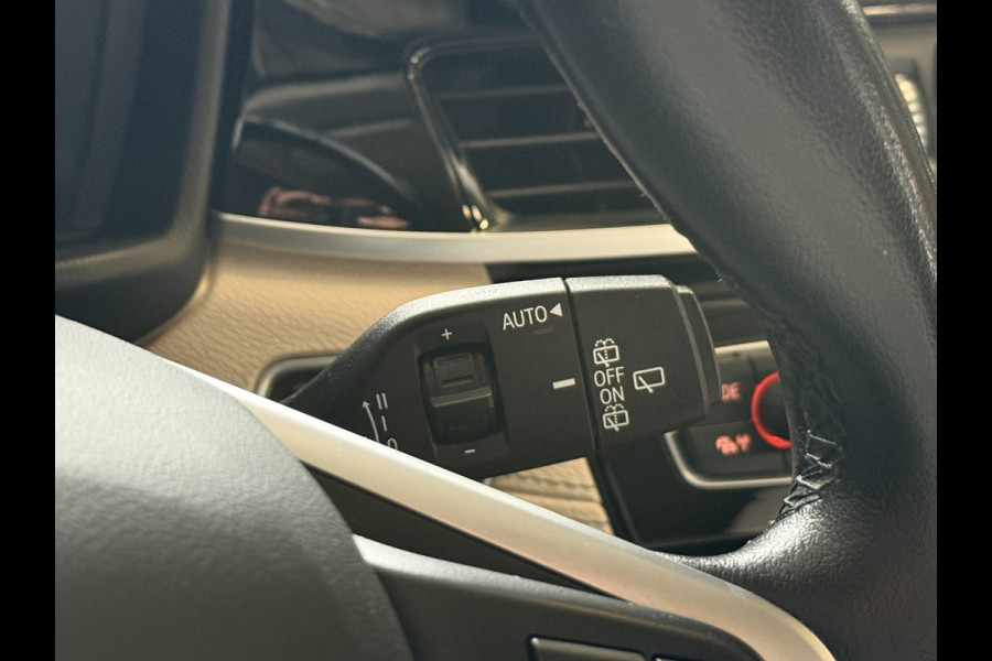 BMW X1 sDrive20i Business Edition Plus | Head UP | Trekhaak | Leder | Stoelverwarming