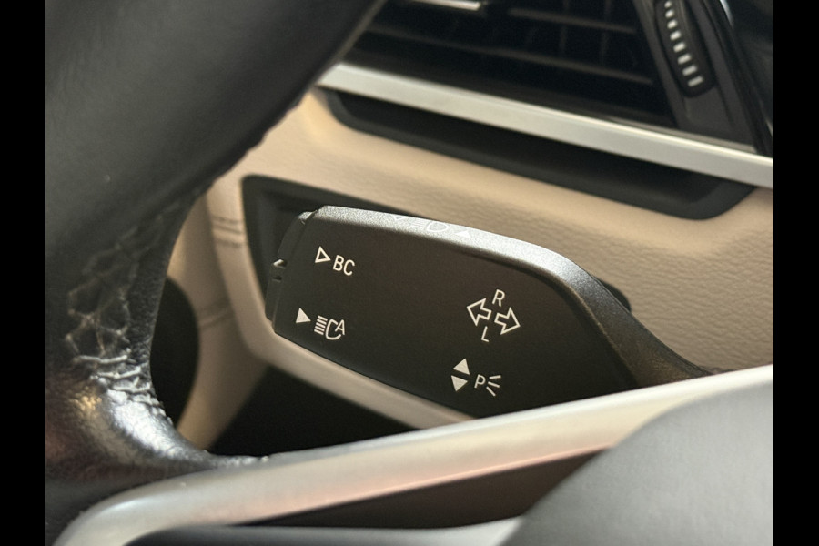 BMW X1 sDrive20i Business Edition Plus | Head UP | Trekhaak | Leder | Stoelverwarming