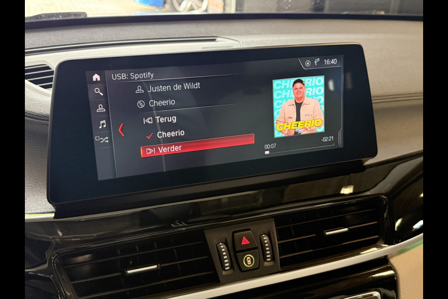 BMW X1 sDrive20i Business Edition Plus | Head UP | Trekhaak | Leder | Stoelverwarming