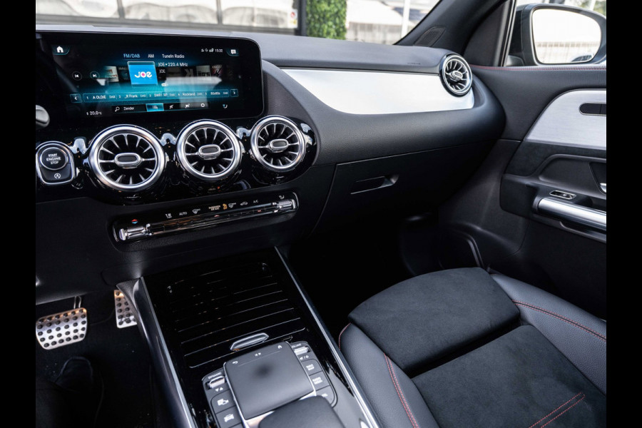 Mercedes-Benz GLA 200 Premium AMG-Line | Night Pack | Camera | Carplay | Ambient | Dealer ond.