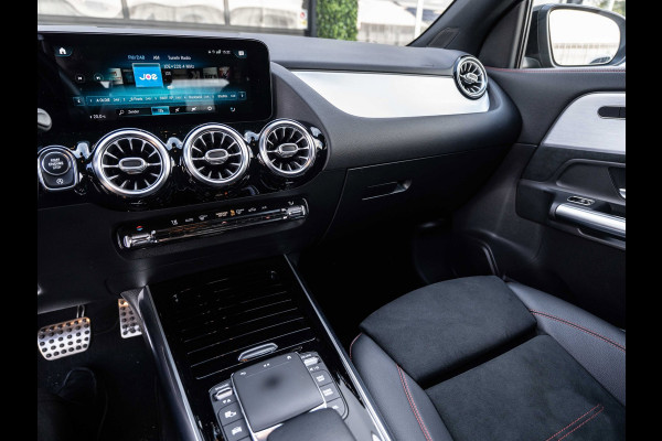 Mercedes-Benz GLA 200 Premium AMG-Line | Night Pack | Camera | Carplay | Ambient | Dealer ond.