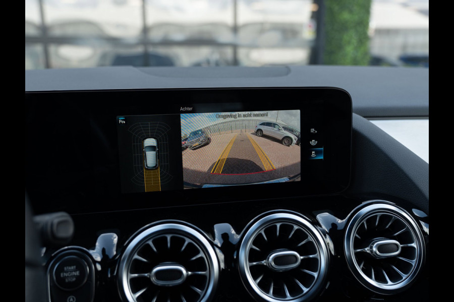 Mercedes-Benz GLA 200 Premium AMG-Line | Night Pack | Camera | Carplay | Ambient | Dealer ond.