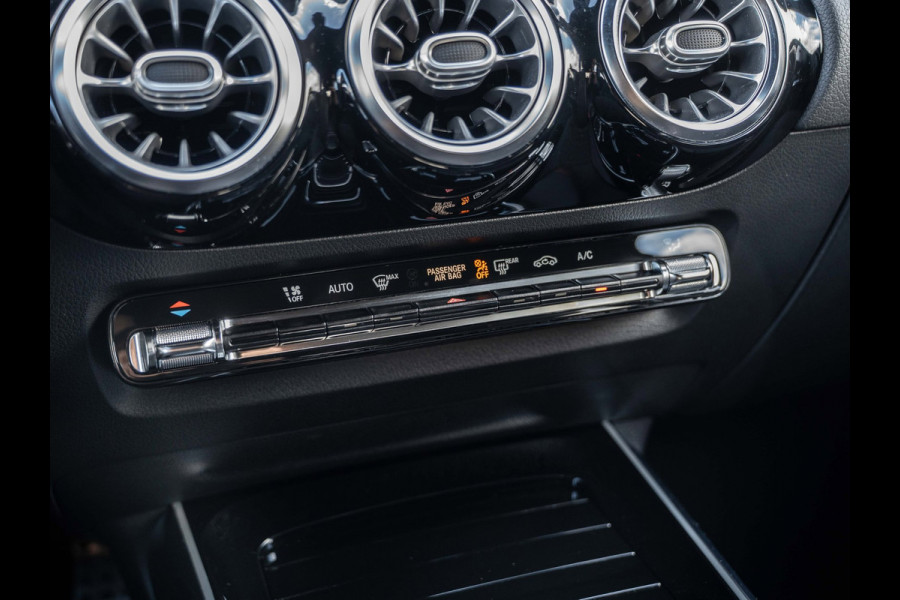 Mercedes-Benz GLA 200 Premium AMG-Line | Night Pack | Camera | Carplay | Ambient | Dealer ond.