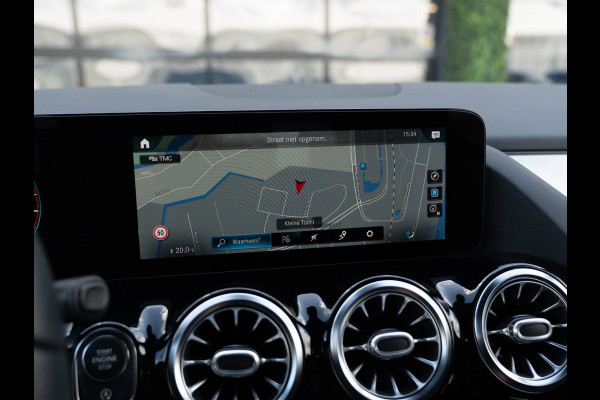Mercedes-Benz GLA 200 Premium AMG-Line | Night Pack | Camera | Carplay | Ambient | Dealer ond.