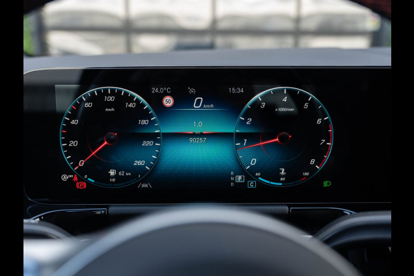 Mercedes-Benz GLA 200 Premium AMG-Line | Night Pack | Camera | Carplay | Ambient | Dealer ond.