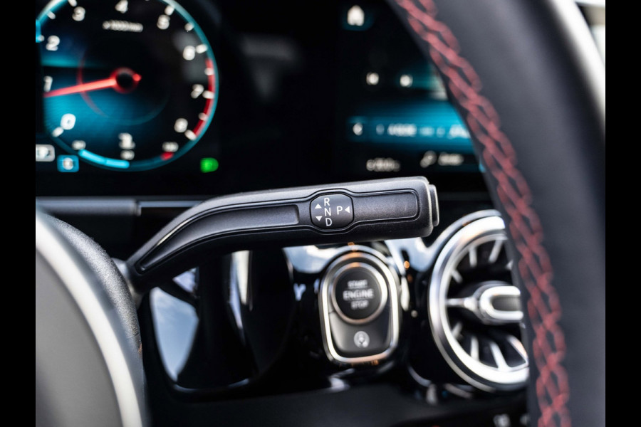 Mercedes-Benz GLA 200 Premium AMG-Line | Night Pack | Camera | Carplay | Ambient | Dealer ond.