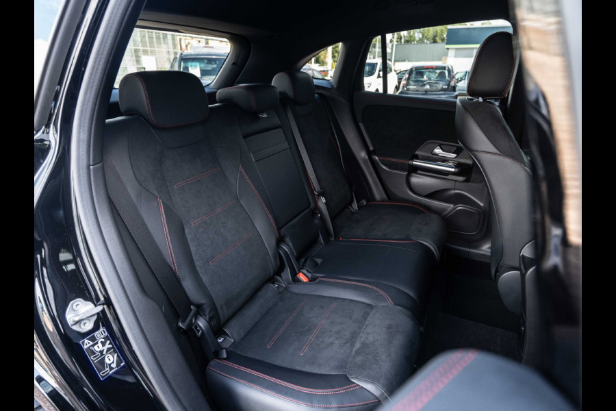 Mercedes-Benz GLA 200 Premium AMG-Line | Night Pack | Camera | Carplay | Ambient | Dealer ond.