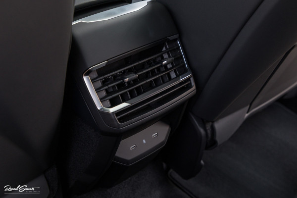 Lynk & Co 01 1.5 More | 4 Jaar fabrieksgarantie | Panoramadak | Memory | Adaptieve cruise | Blis |