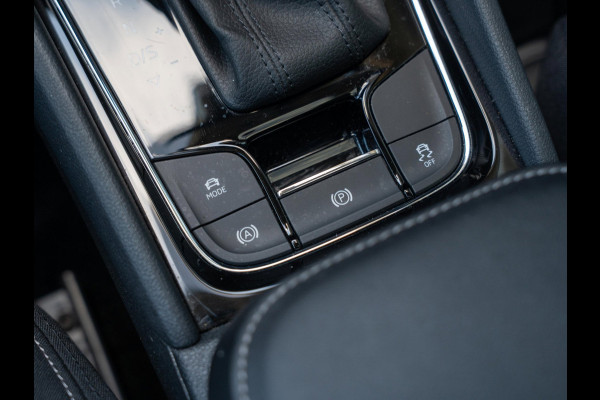 Škoda Karoq 1.5 TSI 150pk Automaat Business Edition Plus | Panoramadak | Travel Assist | Performance Pack