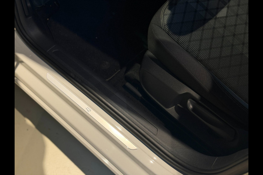 Volkswagen Taigo 1.0 TSI 3x R-Line |Pano|Virtual Cockpit|Carplay|LED|Stoelverwarming|