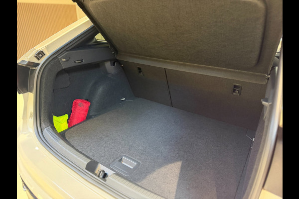 Volkswagen Taigo 1.0 TSI 3x R-Line |Pano|Virtual Cockpit|Carplay|LED|Stoelverwarming|