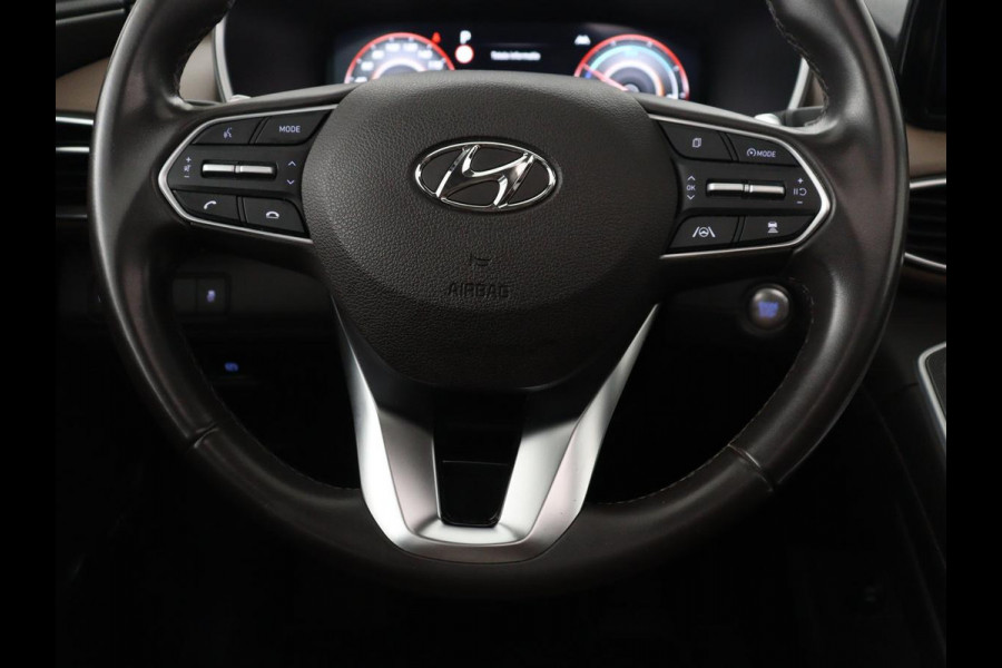 Hyundai Santa Fe 1.6 T-GDI HEV Comfort Smart Sky 7p | Panoramadak | Leder | Stoelverwarming | Adaptive cruise | Climate control | Carplay | Camera | Park assist | Trekhaak