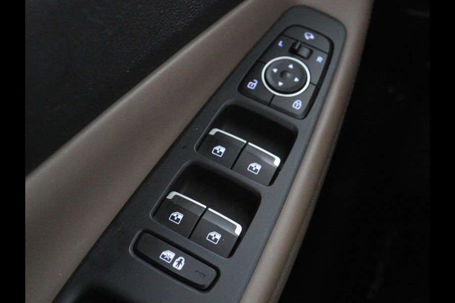 Hyundai Santa Fe 1.6 T-GDI HEV Comfort Smart Sky 7p | Panoramadak | Leder | Stoelverwarming | Adaptive cruise | Climate control | Carplay | Camera | Park assist | Trekhaak