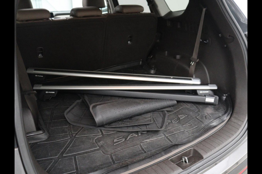 Hyundai Santa Fe 1.6 T-GDI HEV Comfort Smart Sky 7p | Panoramadak | Leder | Stoelverwarming | Adaptive cruise | Climate control | Carplay | Camera | Park assist | Trekhaak