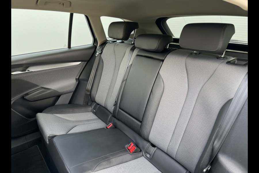 Škoda ENYAQ iV 80, panoramadak, electr bedienbare trekhaak, 1/2 lederen sportinterieur, achteruitrijcamera,vele opties1 e eigenaar