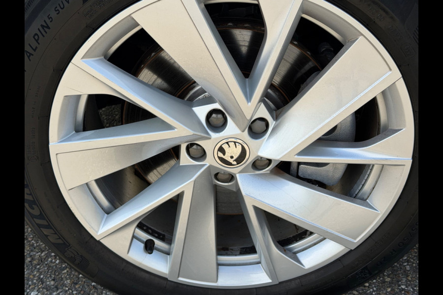 Škoda ENYAQ iV 80, panoramadak, electr bedienbare trekhaak, 1/2 lederen sportinterieur, achteruitrijcamera,vele opties1 e eigenaar