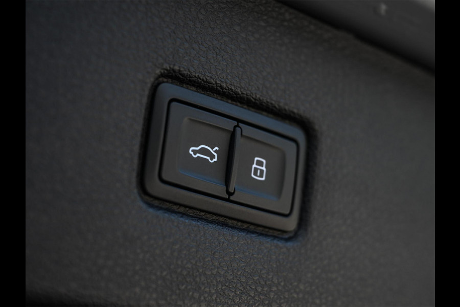Audi Q7 60 TFSI e quattro Pro Line S Competition | Panoramadak | Carbon Interieur | Alcantara Hemel | 360 Camera | HUD | Bose | Massage + Ventilatie | Luchtvering | Soft Close | Memory Seats | Ambiance Interieur |