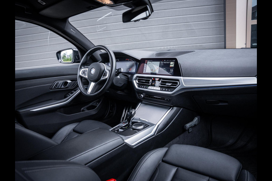 BMW 3 Serie Touring 320i High Executive Edition - M-Sport l 19'' l Camera l Sfeeverl.