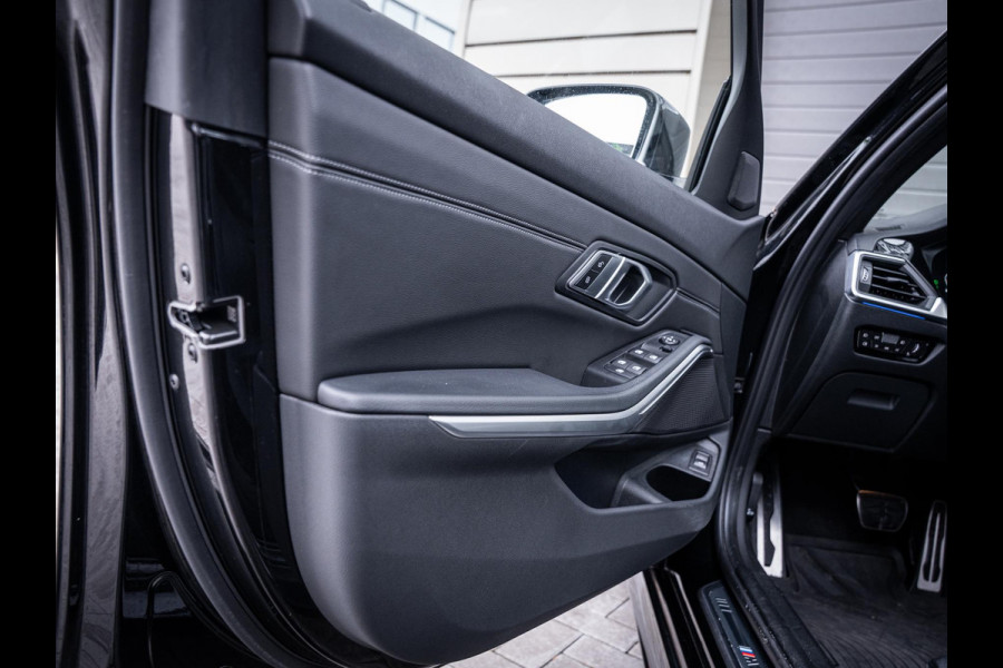 BMW 3 Serie Touring 320i High Executive Edition - M-Sport l 19'' l Camera l Sfeeverl.