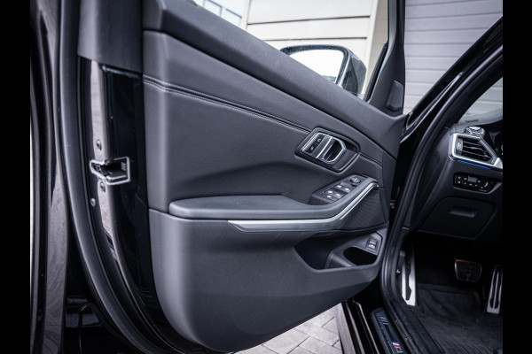 BMW 3 Serie Touring 320i High Executive Edition - M-Sport l 19'' l Camera l Sfeeverl.