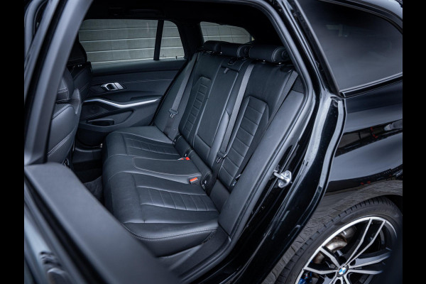 BMW 3 Serie Touring 320i High Executive Edition - M-Sport l 19'' l Camera l Sfeeverl.