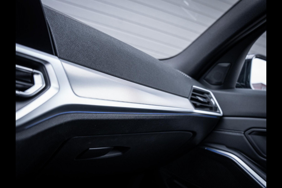 BMW 3 Serie Touring 320i High Executive Edition - M-Sport l 19'' l Camera l Sfeeverl.